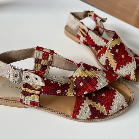 Mochari Shoes - Mochari Sandals• Sz 6